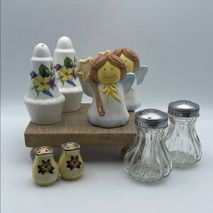 Mixed Lot of Glass and Ceramic Vintage and Modern Salt and Pepper‎ Shakers